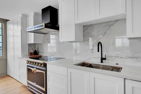 $10,000 | 1 King Street, Unit 607, Charleston, SC 29401