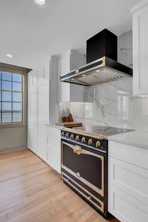 $10,000 | 1 King Street, Unit 607, Charleston, SC 29401