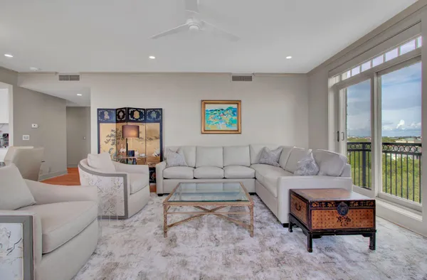 $10,000 | 1 King Street, Unit 607, Charleston, SC 29401