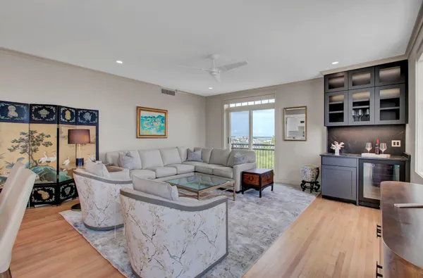 $10,000 | 1 King Street, Unit 607, Charleston, SC 29401