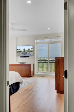 $10,000 | 1 King Street, Unit 607, Charleston, SC 29401