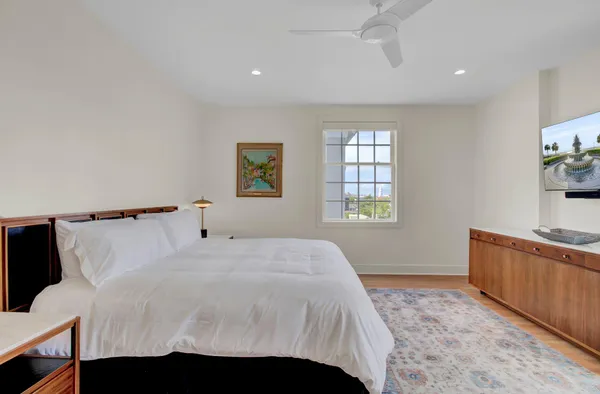 $10,000 | 1 King Street, Unit 607, Charleston, SC 29401