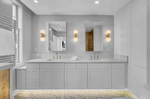 $10,000 | 1 King Street, Unit 607, Charleston, SC 29401