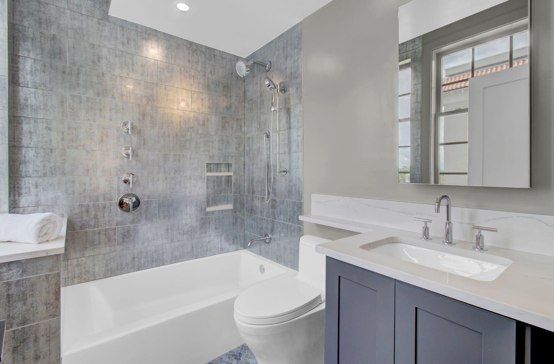 1 King Street, Unit 607 Charleston, SC 29401 - Photo 46 of 58 IMG_2092