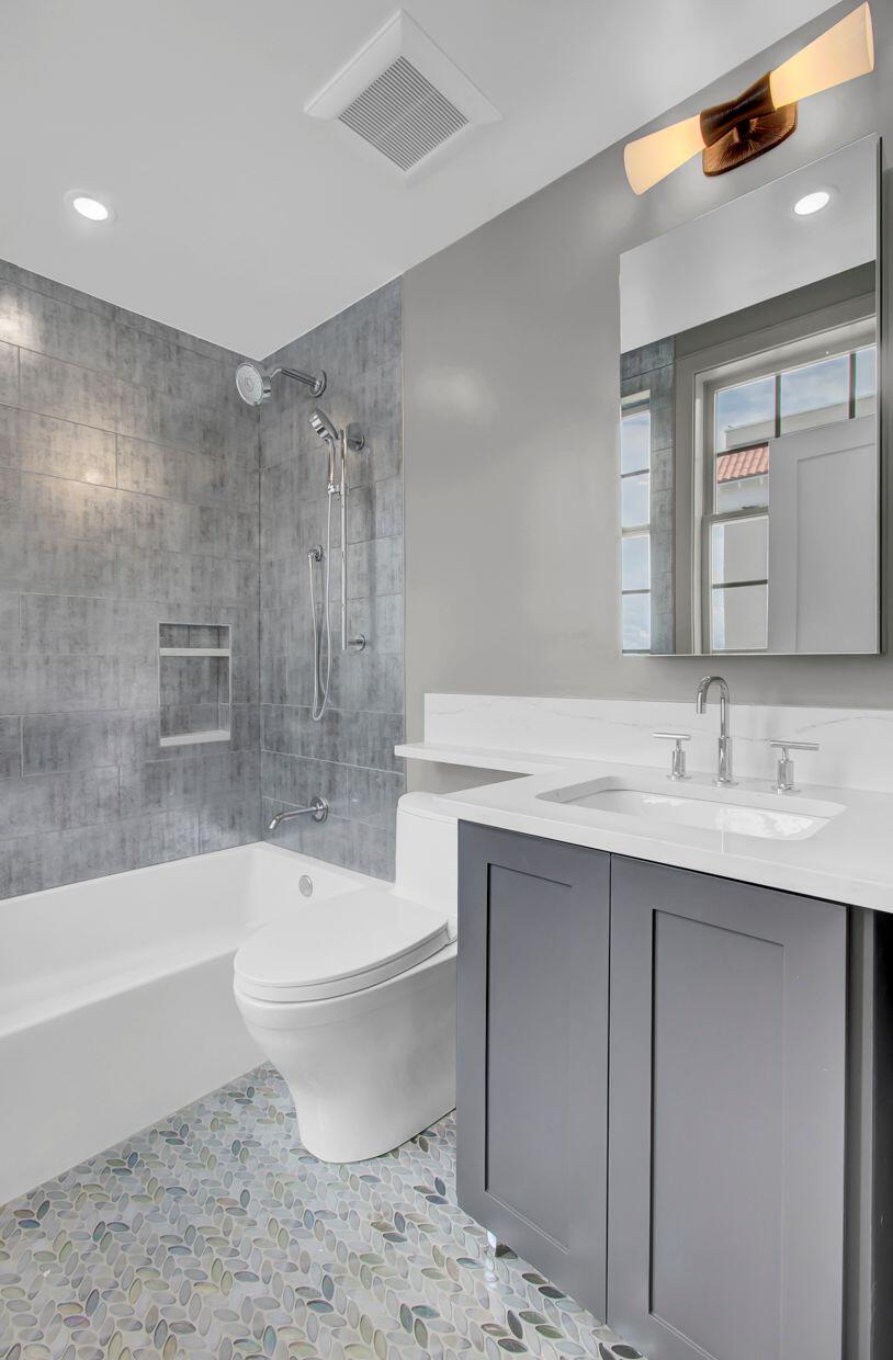 1 King Street, Unit 607 Charleston, SC 29401 - Photo 47 of 58 IMG_2093