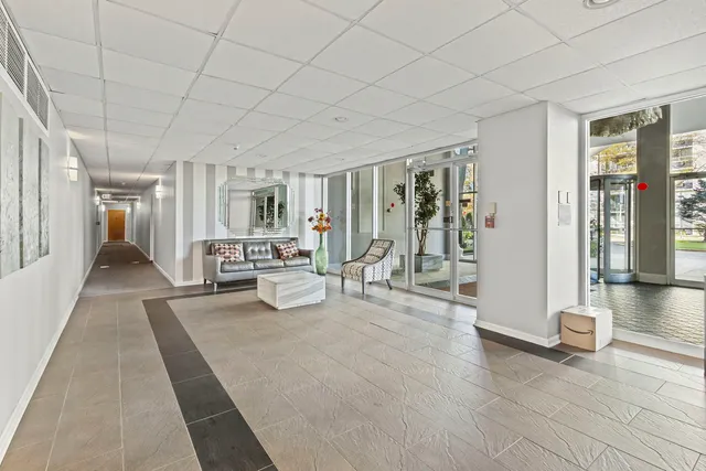 $236,250 | 9001 Golf Road, Unit 5B, Des Plaines, IL 60016