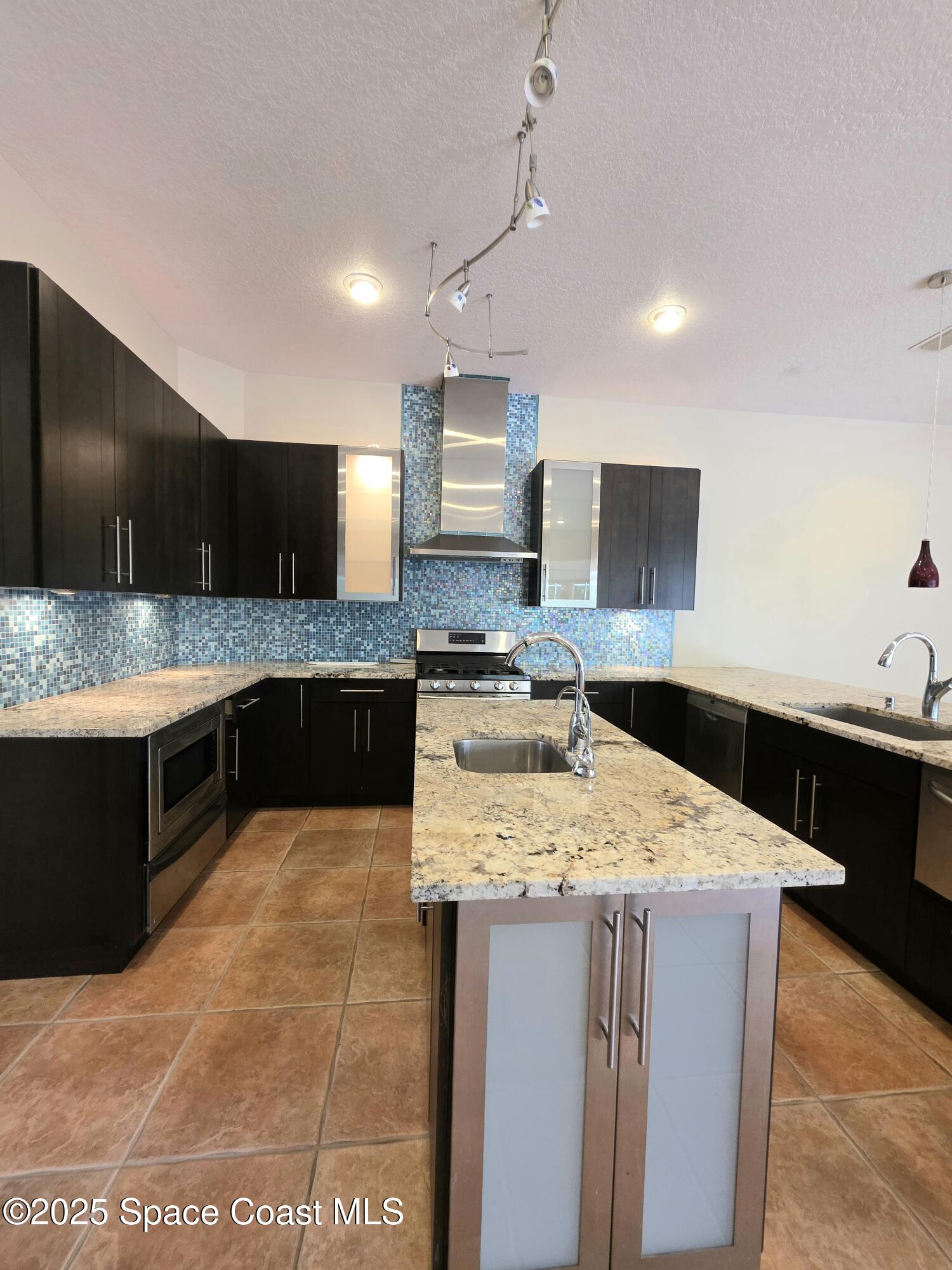 4513 Canard Road Melbourne, FL 32934 - Photo 9 of 24 Kitchen Island