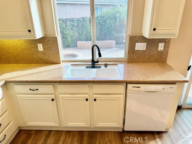 23636 Aquacate Road Corona, CA 92883 - Photo 21 of 74 a bathroom with a sink and a mirror