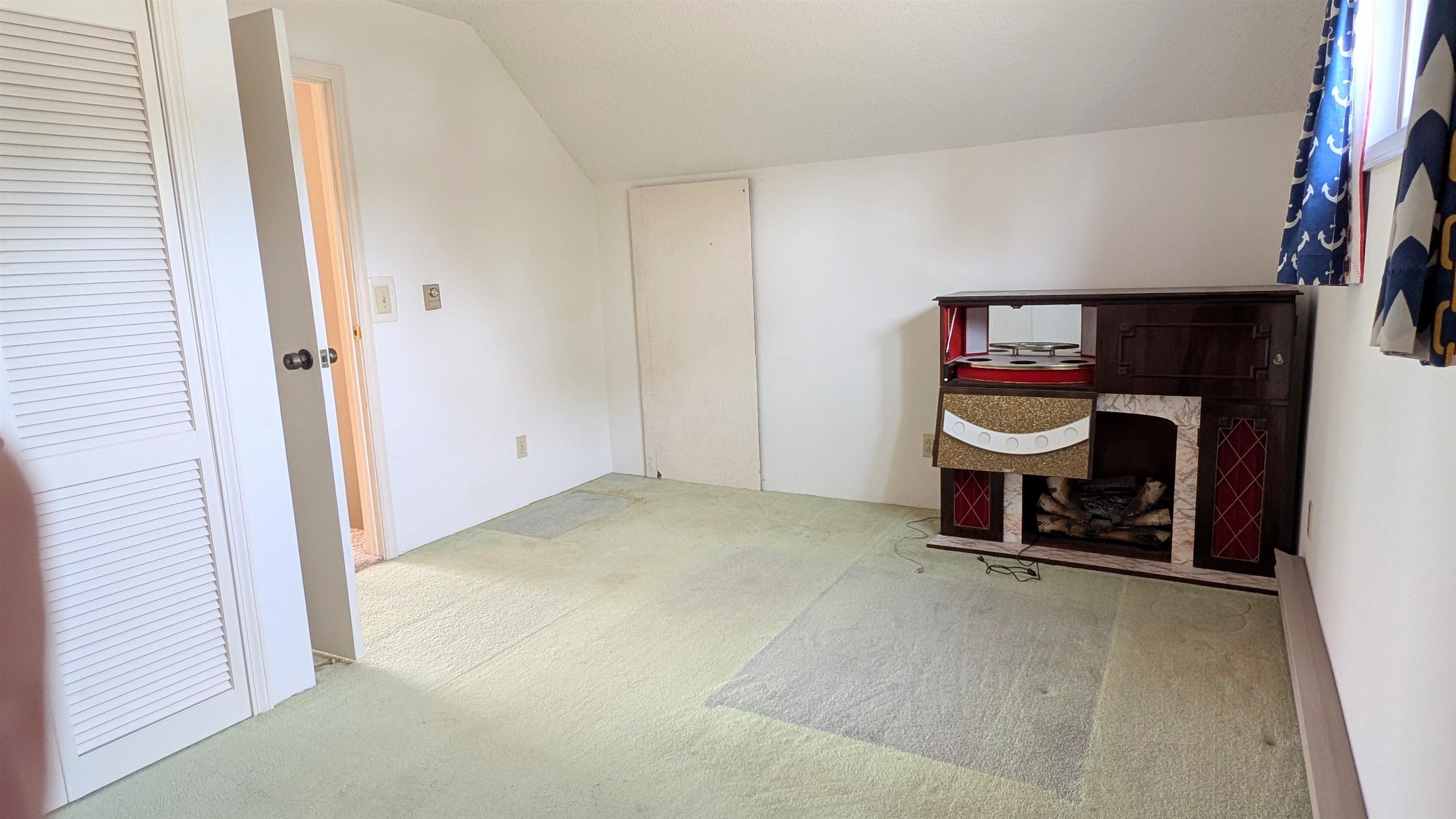 1839 West 1st Street Dixon, IL 61021 - Photo 20 of 44 a view of a room with a bench