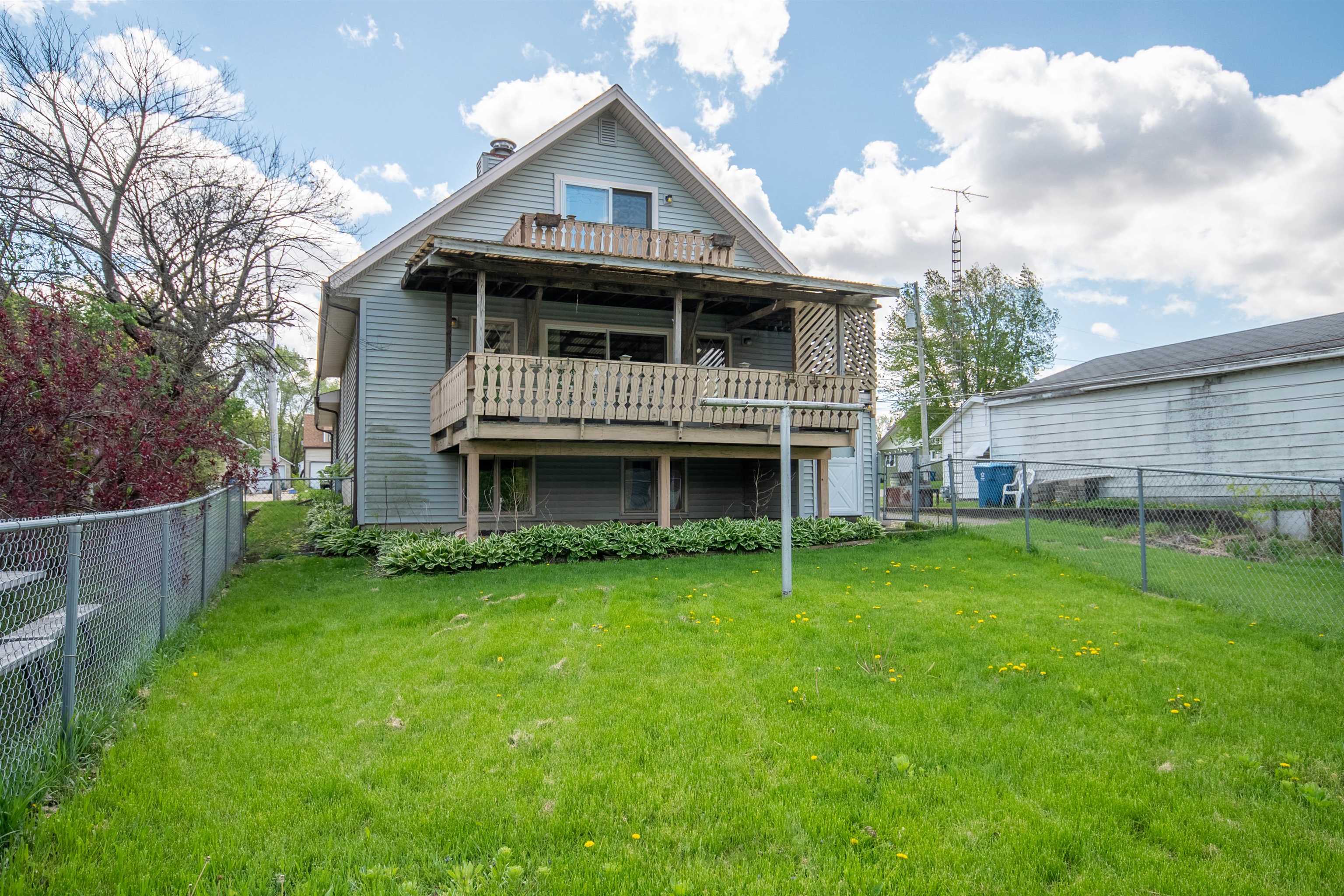 1839 West 1st Street Dixon, IL 61021 - Photo 2 of 44 a front view of a house with a garden
