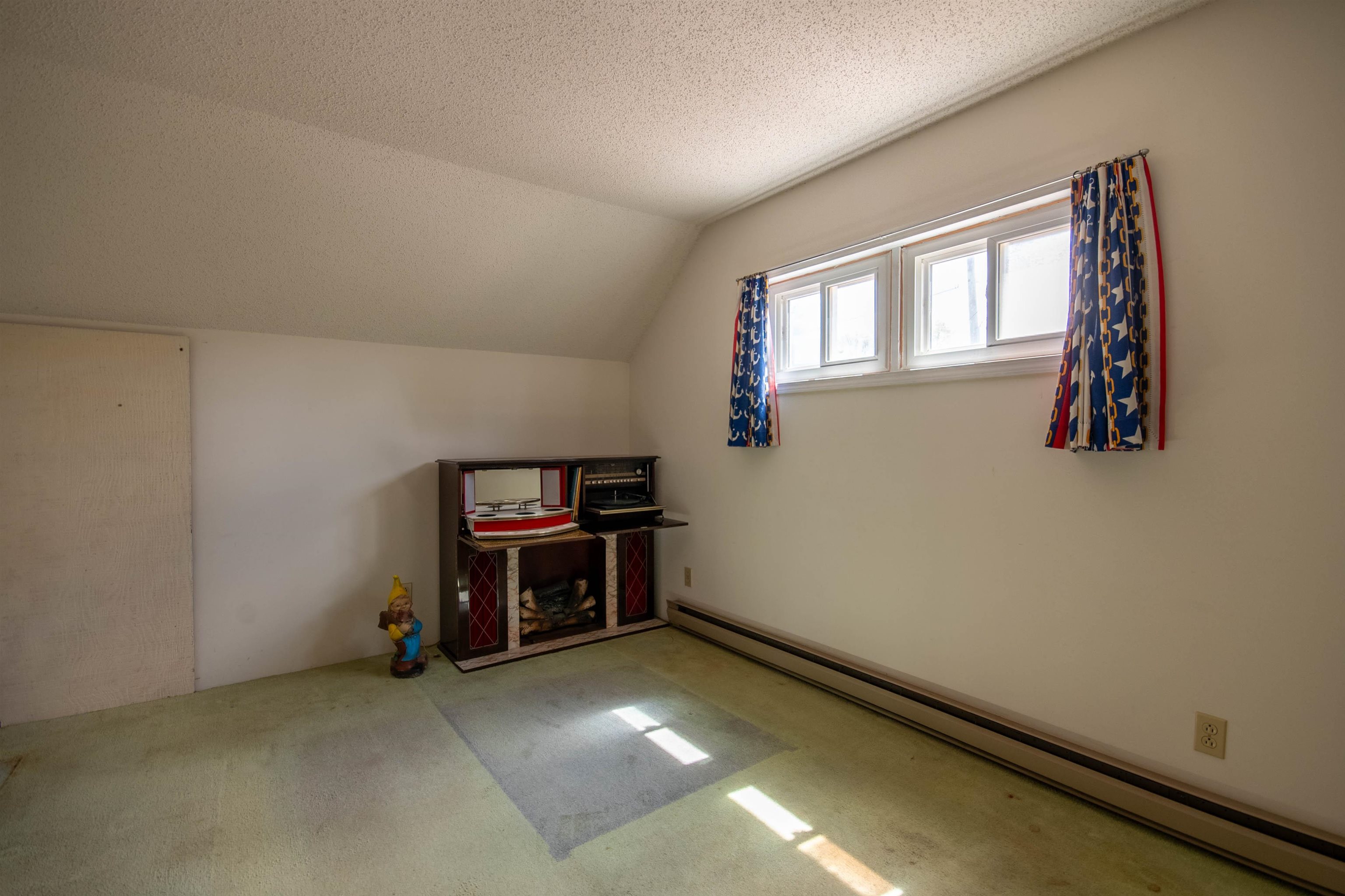 1839 West 1st Street Dixon, IL 61021 - Photo 23 of 44 a view of room with window and workspace