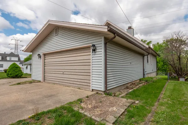 $185,000 | 1839 West 1st Street, Dixon, IL 61021