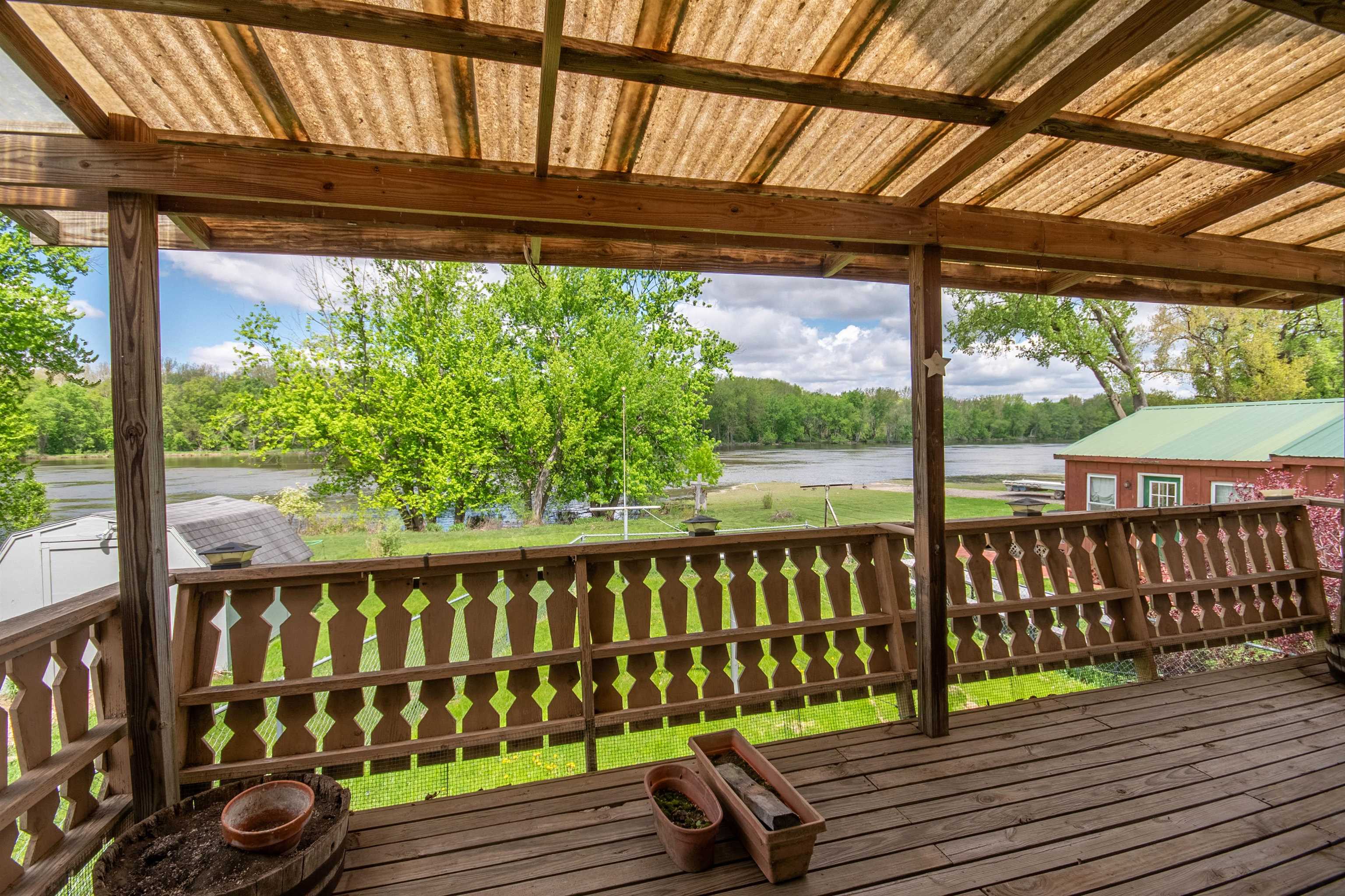 1839 West 1st Street Dixon, IL 61021 - Photo 36 of 44 a view of a wooden deck