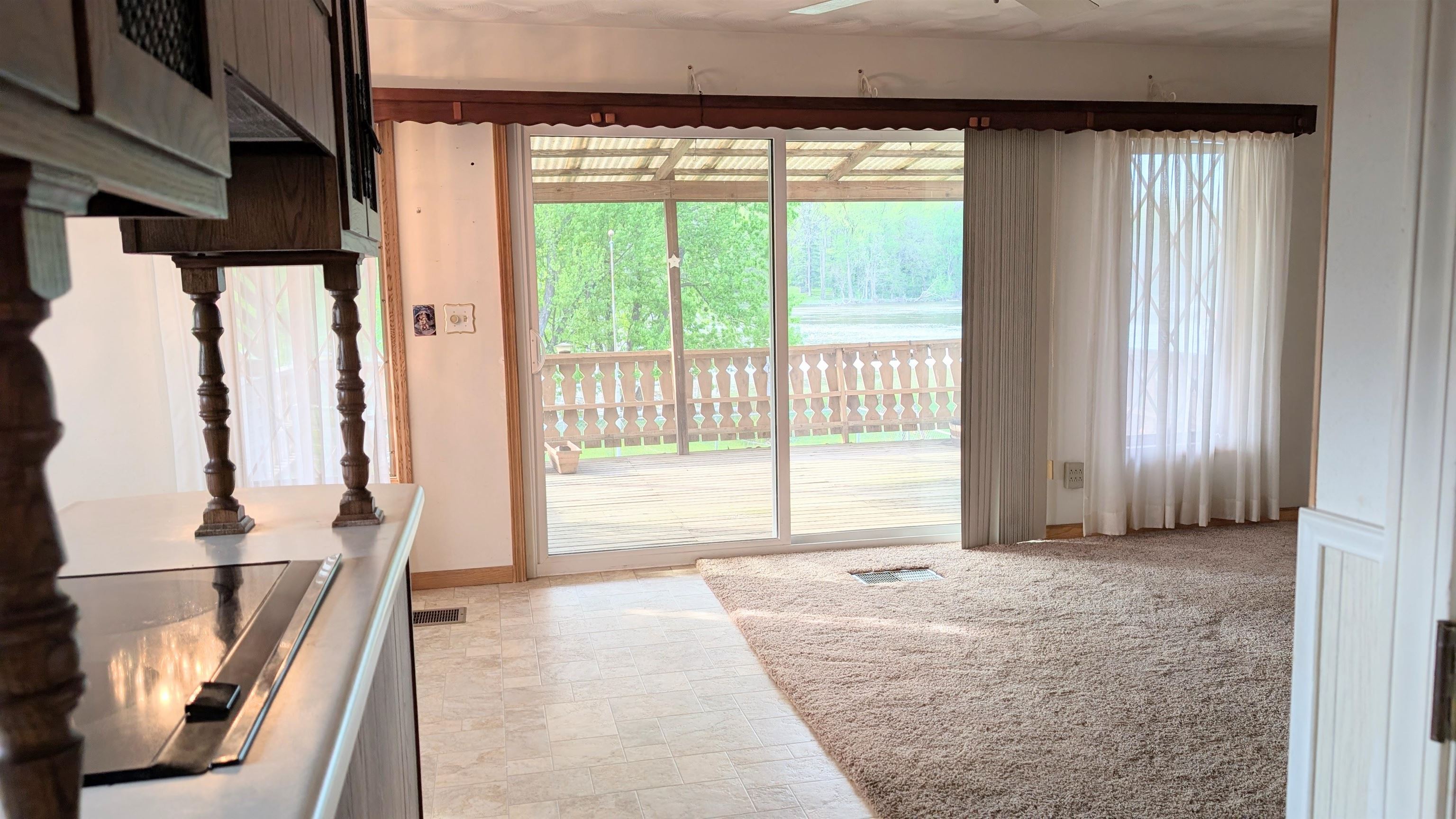 1839 West 1st Street Dixon, IL 61021 - Photo 5 of 44 a view of an empty room and a window