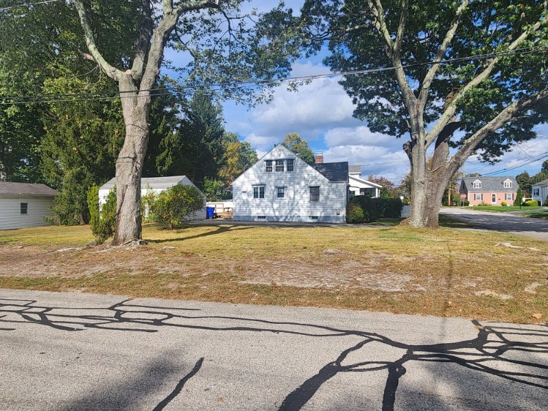 61 Crossland Road West Warwick, RI 02893 - Photo 3 of 34