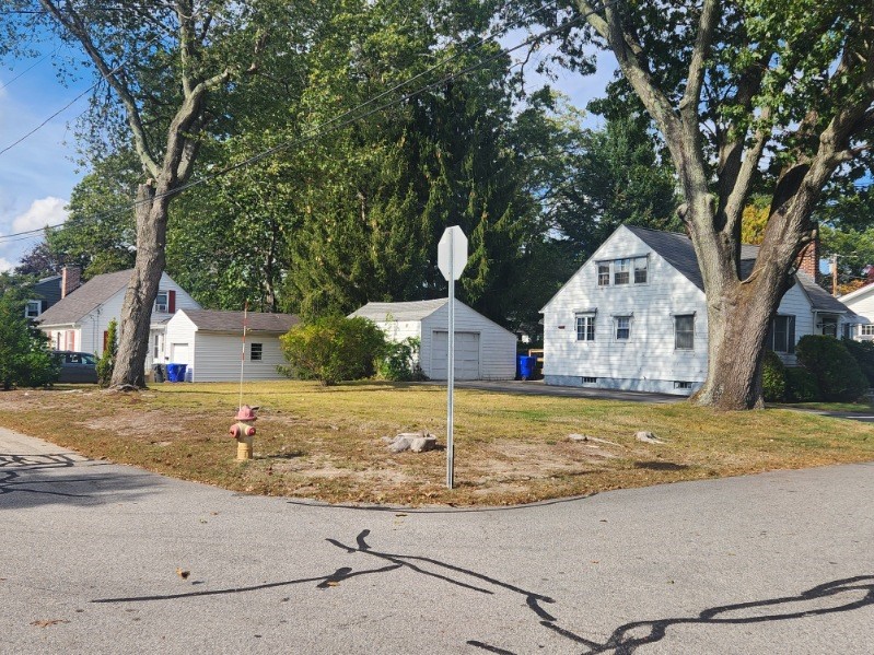 61 Crossland Road West Warwick, RI 02893 - Photo 4 of 34