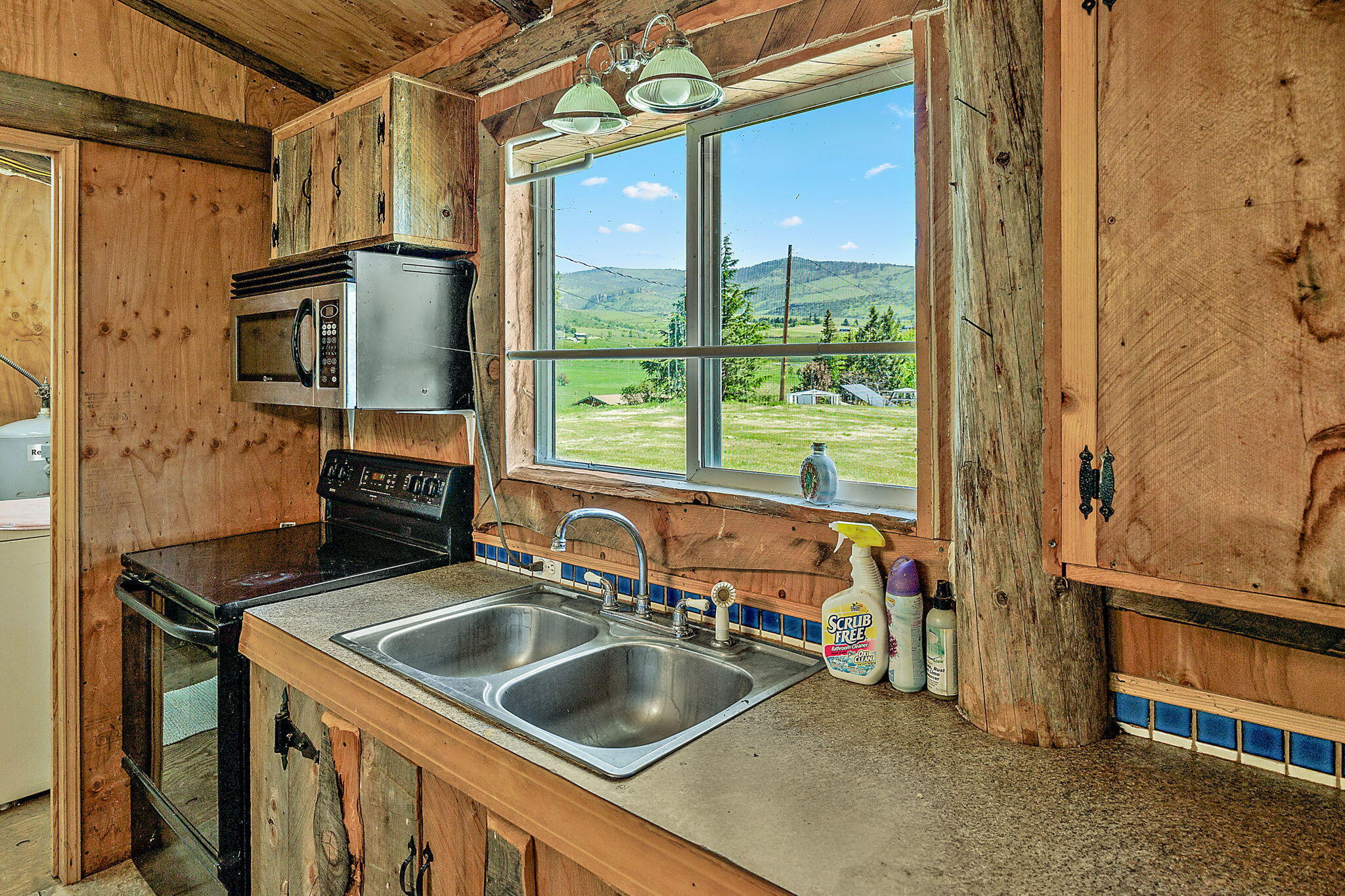 1249 North Valley View Road Ashland, OR 97520 - Photo 21 of 30 2 Story Barn