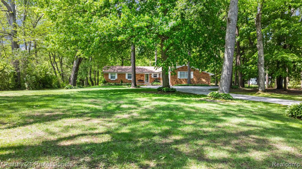 8638 Stone Road Algonac, MI 48001 - Photo 4 of 70
