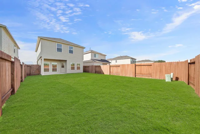 a view of a house with backyard and garden