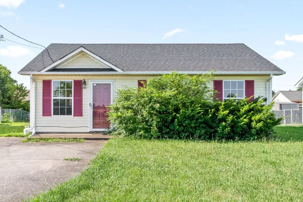 $1,350 | 963 State Line Road, Oak Grove, KY 42262