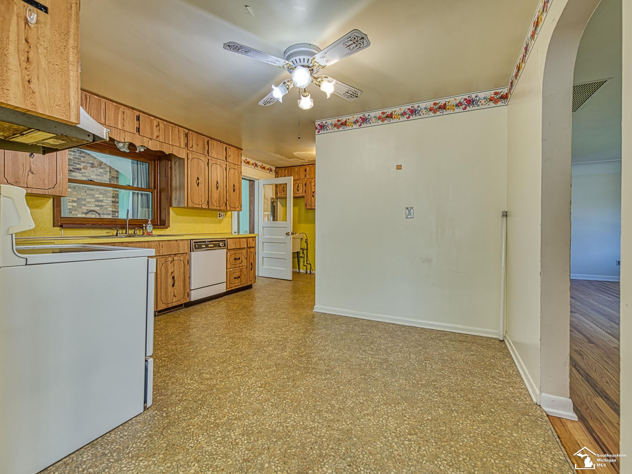 345 Lasalle Road Monroe, MI 48162 - Photo 12 of 44 50193711-1597c1a6-69ba-4e6c-9735-840caacba402.JPG