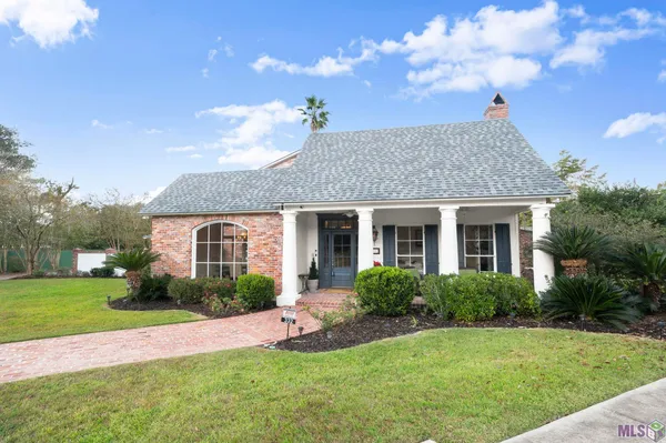 $1,165,000 | 332 Fulwar Skipwith Road, Baton Rouge, LA 70810