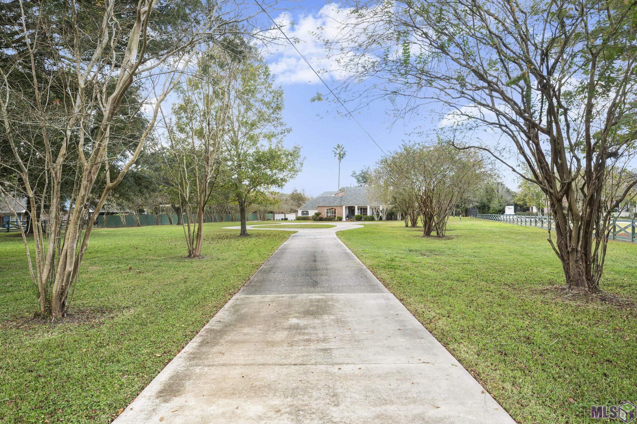 332 Fulwar Skipwith Road Baton Rouge, LA 70810 - Photo 2 of 60