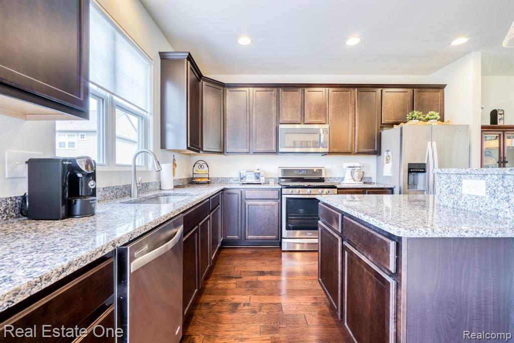 313 Glenhurst Boulevard Rochester Hills, MI 48307 - Photo 10 of 31