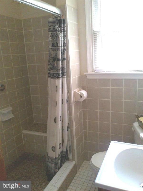 5720 Onnen Road Baltimore, MD 21206 - Photo 12 of 26 Bath