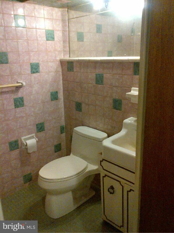 5720 Onnen Road Baltimore, MD 21206 - Photo 19 of 26 Bath