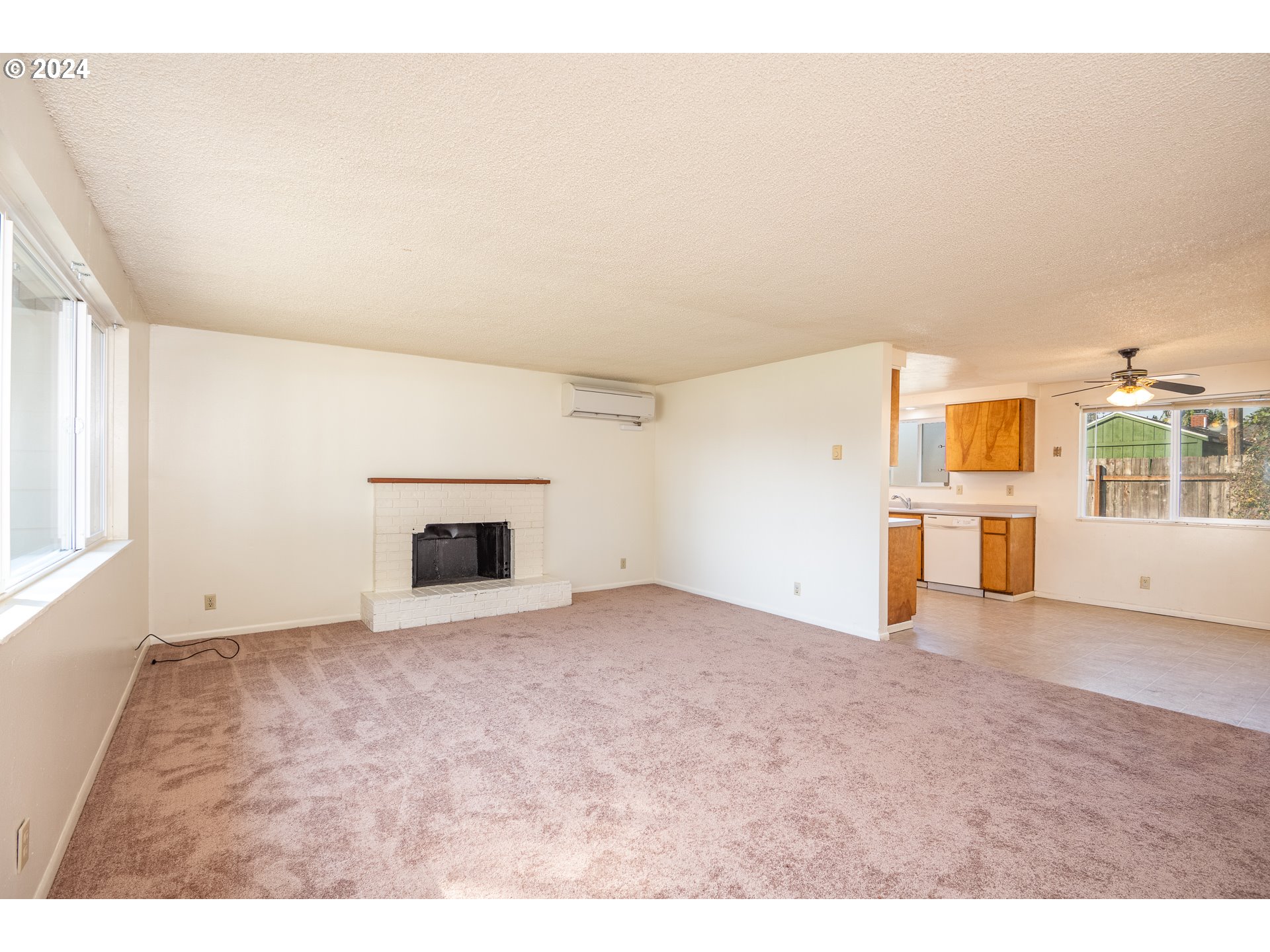 5124 E Street Springfield, OR 97478 - Photo 11 of 23 an empty room with windows