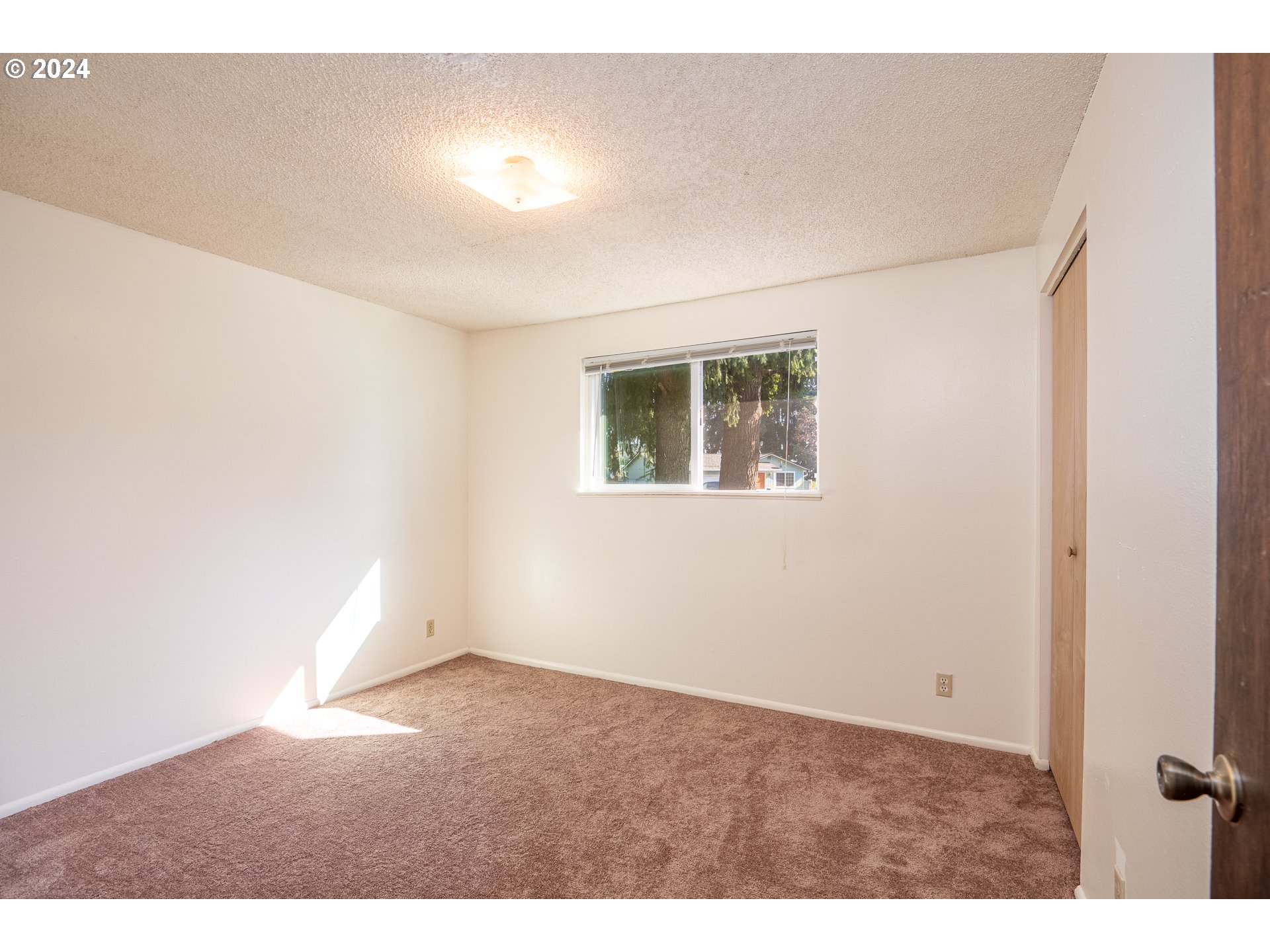 5124 E Street Springfield, OR 97478 - Photo 18 of 23 an empty room with windows