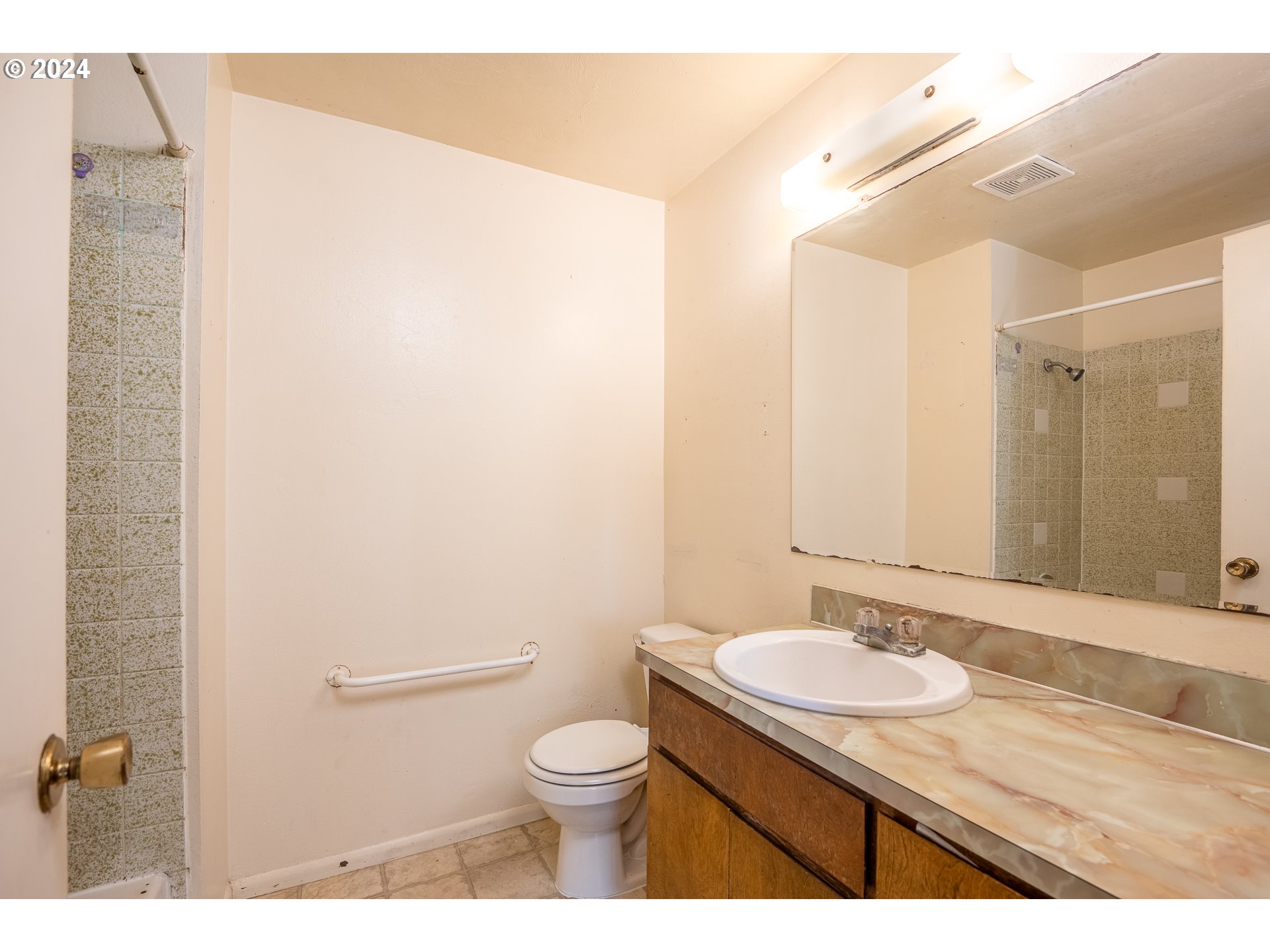 5124 E Street Springfield, OR 97478 - Photo 20 of 23 a bathroom with a granite countertop sink toilet and shower