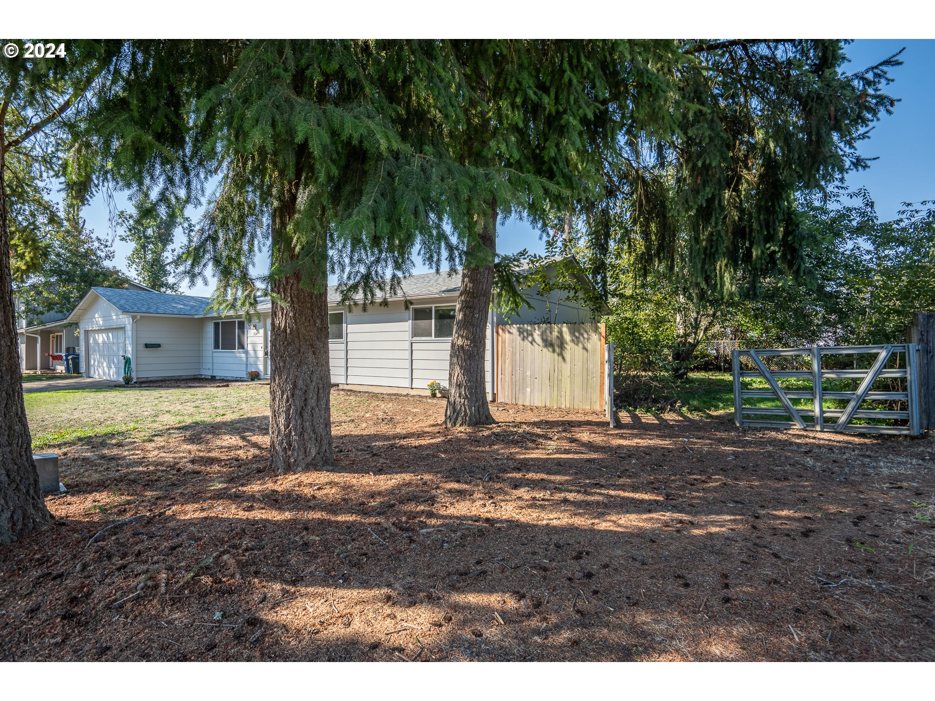 5124 E Street Springfield, OR 97478 - Photo 4 of 23 a view of a yard with plants