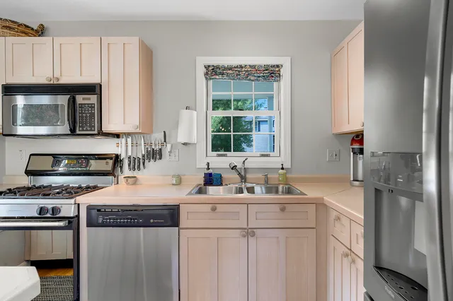 $685,000 | 9 Crosby Lane, Unit 1, Newry, ME 04261