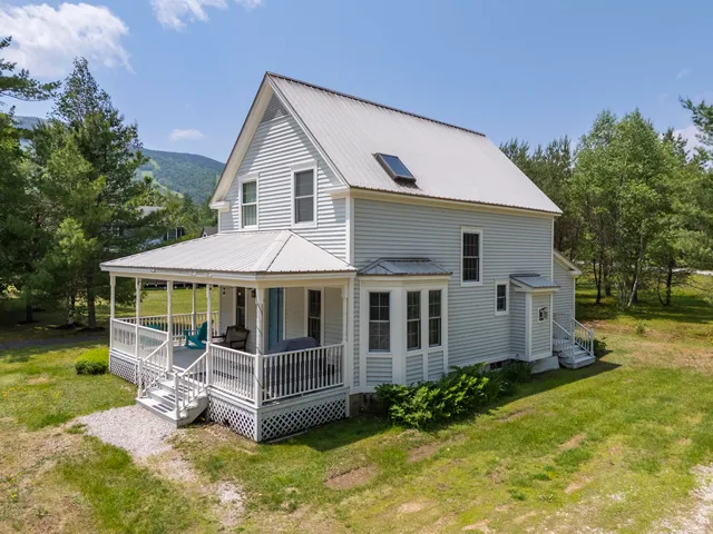 $685,000 | 9 Crosby Lane, Unit 1, Newry, ME 04261