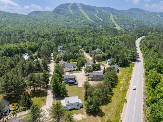 $685,000 | 9 Crosby Lane, Unit 1, Newry, ME 04261
