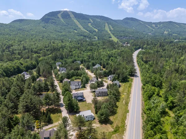 $685,000 | 9 Crosby Lane, Unit 1, Newry, ME 04261