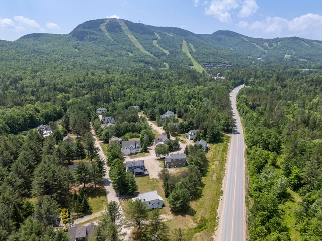 $685,000 | 9 Crosby Lane, Unit 1, Newry, ME 04261