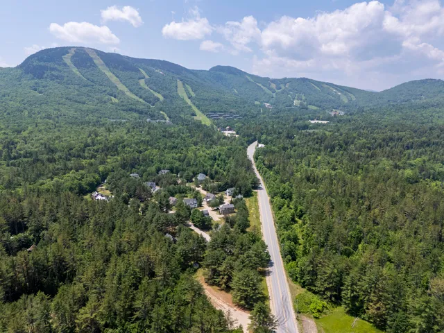 $685,000 | 9 Crosby Lane, Unit 1, Newry, ME 04261