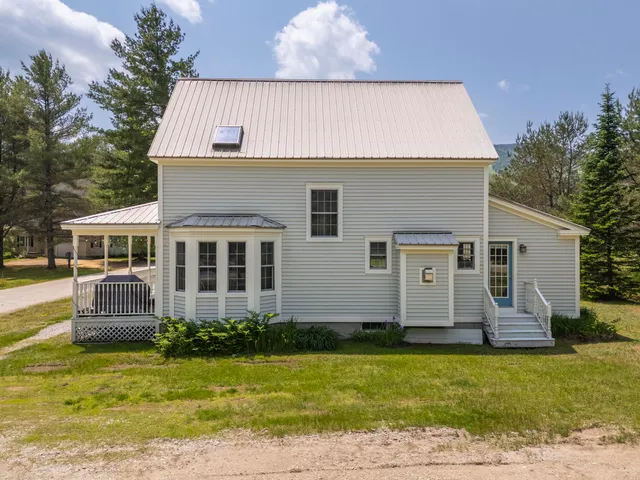 $685,000 | 9 Crosby Lane, Unit 1, Newry, ME 04261