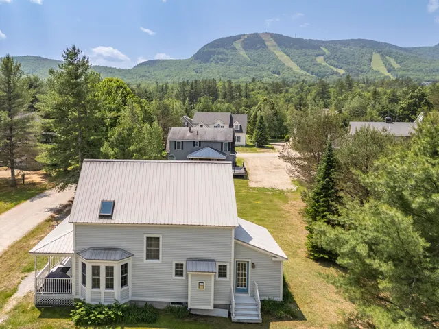 $685,000 | 9 Crosby Lane, Unit 1, Newry, ME 04261