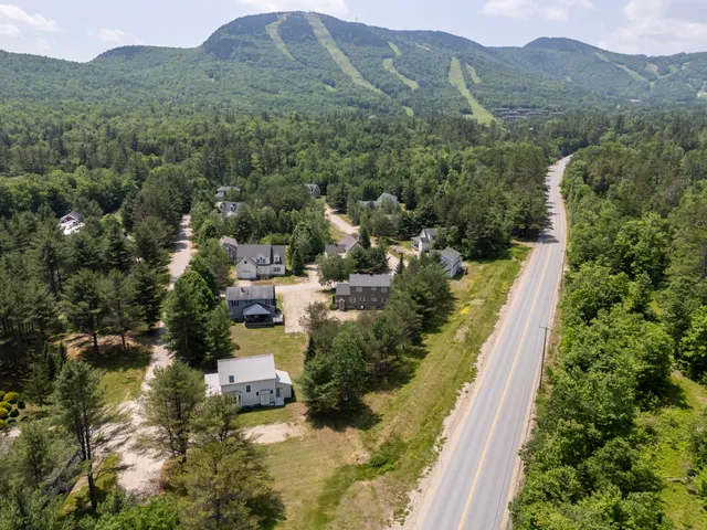 $685,000 | 9 Crosby Lane, Unit 1, Newry, ME 04261