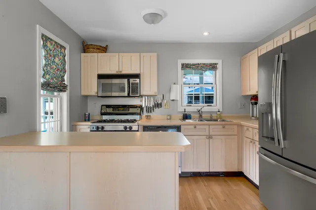 $685,000 | 9 Crosby Lane, Unit 1, Newry, ME 04261