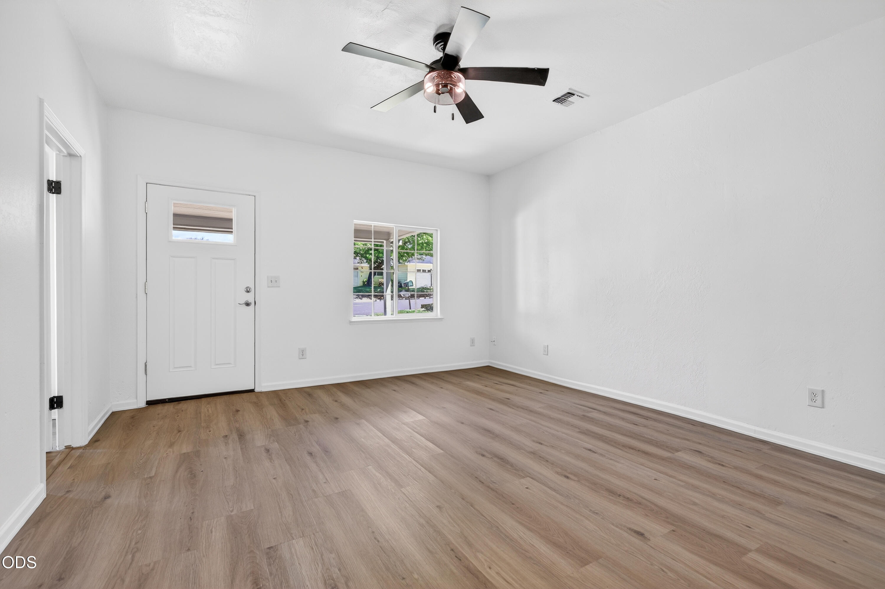 502 South B Street Phoenix, OR 97535 - Photo 12 of 27