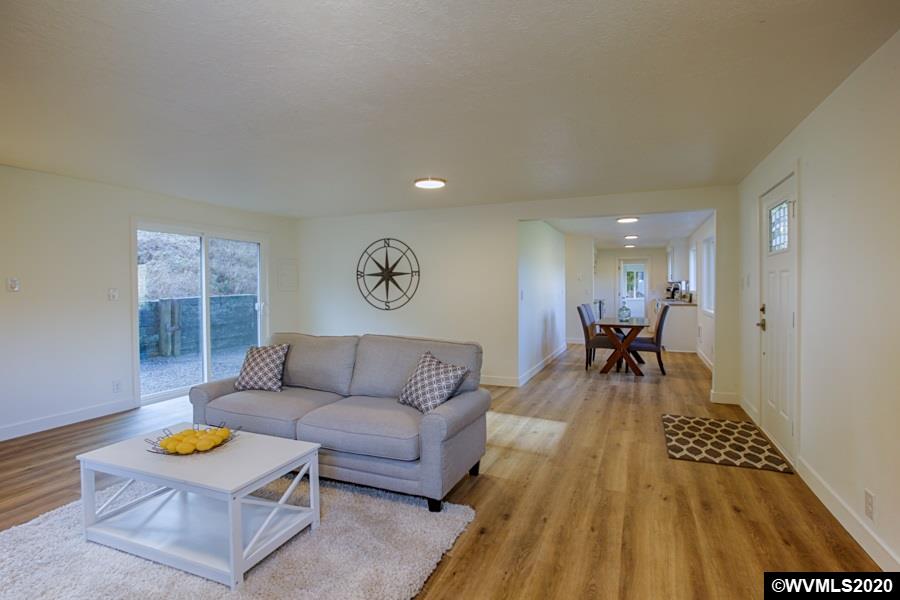 3245 Mistletoe Road Dallas, OR 97338 - Photo 5 of 28 a living room with furniture and a table