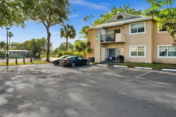 $2,495 | 1701 Northwest 96th Terrace, Unit 1C, Pembroke Pines, FL 33024