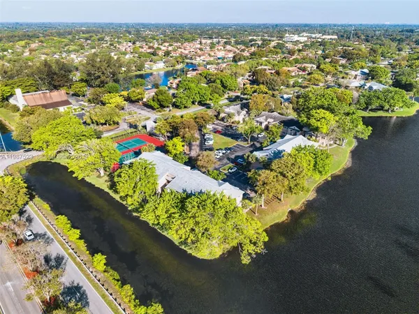 $2,495 | 1701 Northwest 96th Terrace, Unit 1C, Pembroke Pines, FL 33024