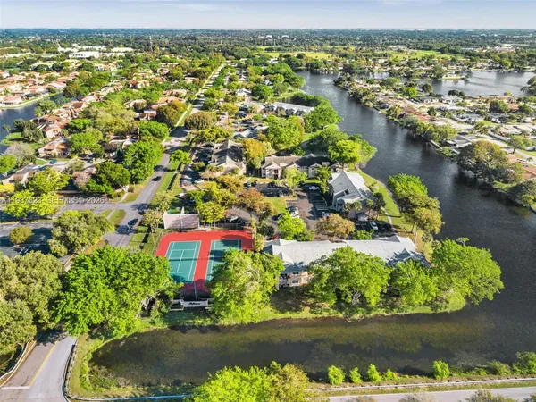 $2,495 | 1701 Northwest 96th Terrace, Unit 1C, Pembroke Pines, FL 33024