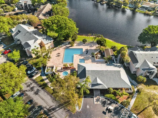 $2,495 | 1701 Northwest 96th Terrace, Unit 1C, Pembroke Pines, FL 33024